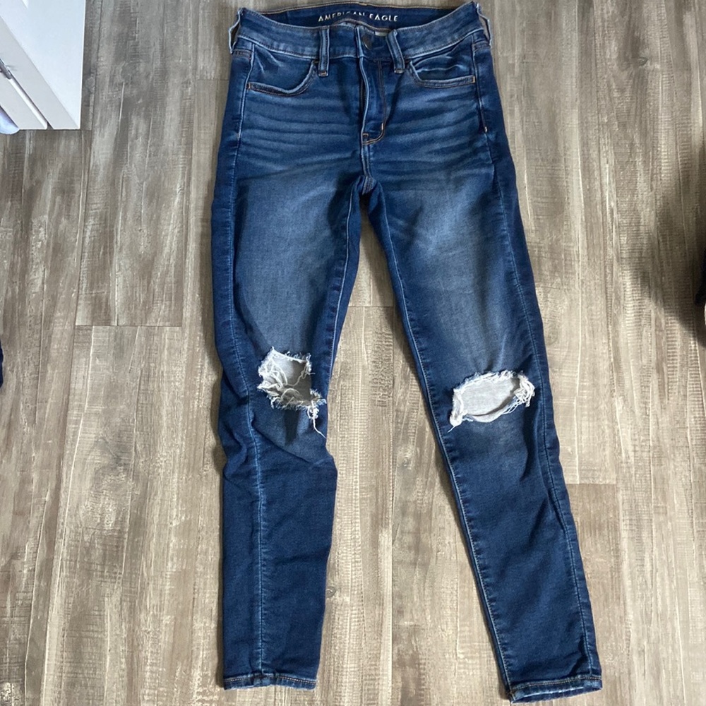 american eagle dark blue skinny jeans with ripped knees